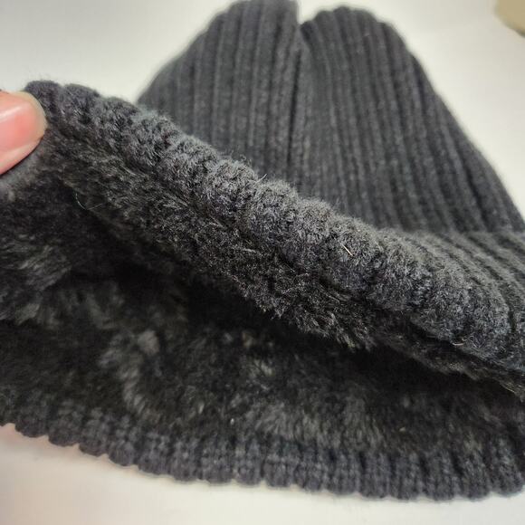 Lot of 3 Tobaggans Hats 2 canada gear soft line & 1 Ireland pink black gray cozy - Picture 4 of 8